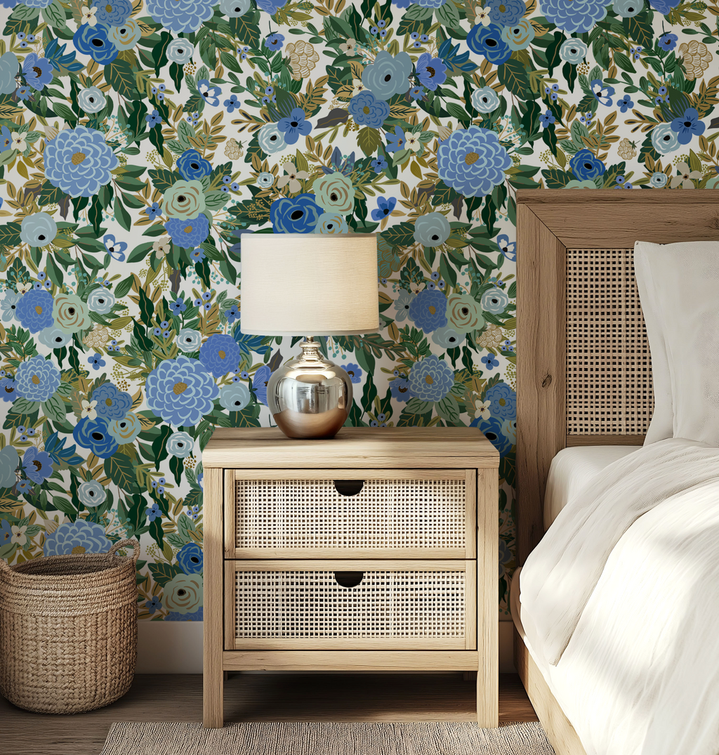 Elegant Hand-Drawn Blue Floral Wallpaper