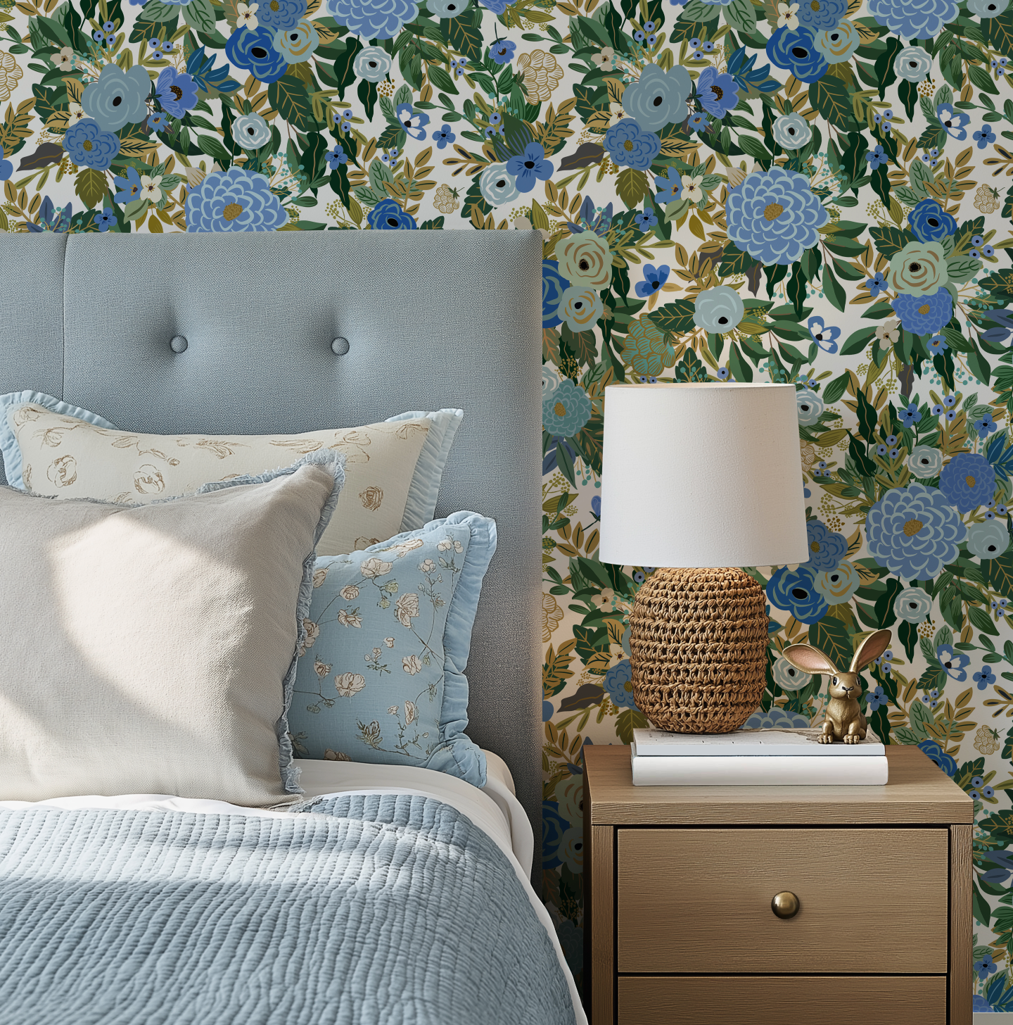 Elegant Hand-Drawn Blue Floral Wallpaper