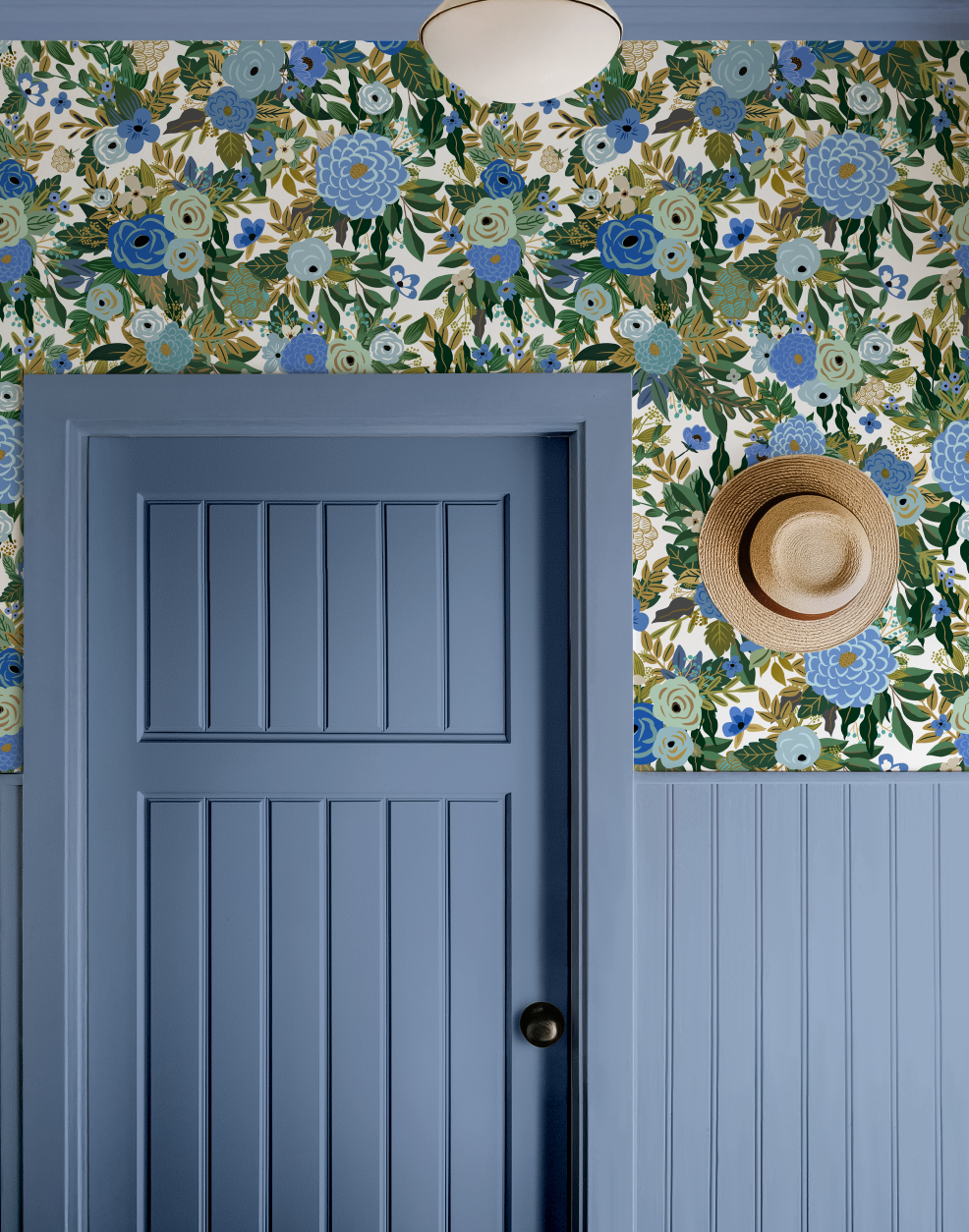Elegant Hand-Drawn Blue Floral Wallpaper